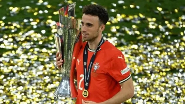 Diogo Jota Neden Öldü? Liverpool Futbolcusu Diogo Jota Öldü mü? Diego Jota Kimdir, Hangi Arabayla Kaza Yaptı? Kaç Çocuğu Vardı, Eşi Kimdi? Diogo Jota Saat Kaçta Öldü?